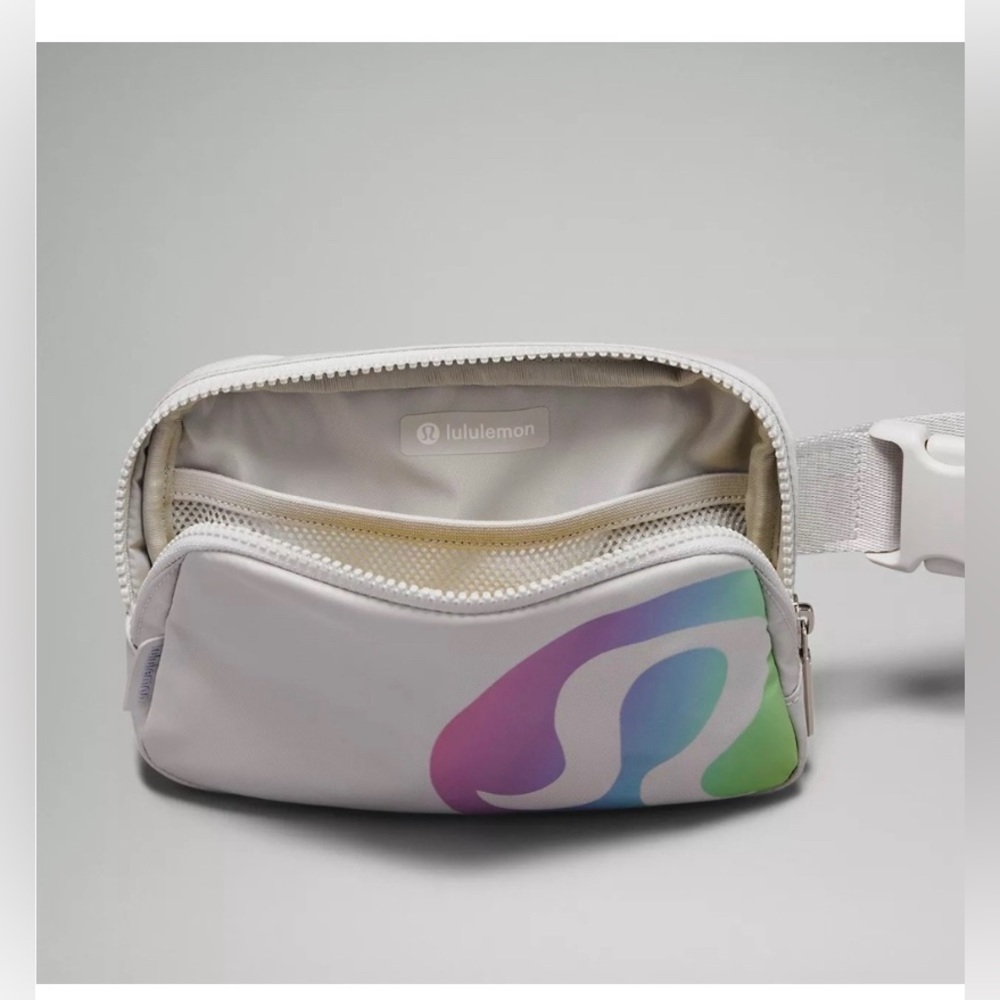 Lululemon Everywhere Belt Bag 1L- Vapor/ Persian Violet